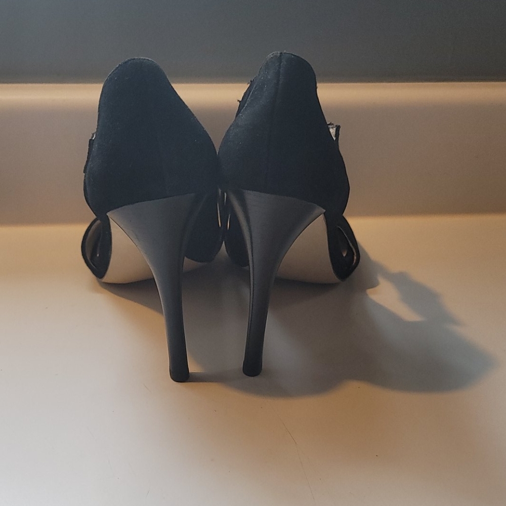 Shoes - Picture 4 of 6